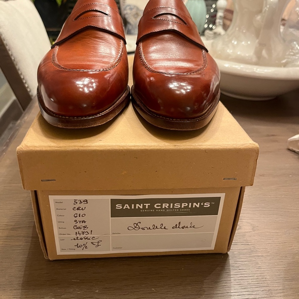Men’s classic Penny loafer with hand stitched apron
/ US SIZE 11.5